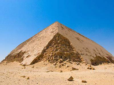 На плитах египетской пирамиды обнаружили космические частицы 