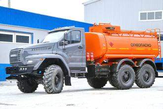 Новый автотопливозаправщик «Урал NEXT» объемом 10 куб. м для нефтегазовой отрасли