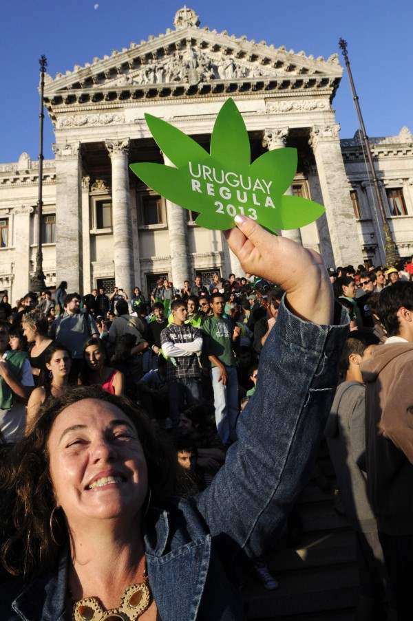 Uruguayans march in the day Marijuana legalization will be signed in the senate