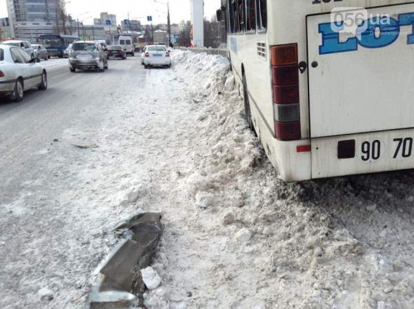 Автобус днепропетровск чуть не упал с моста4