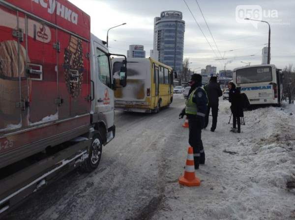 Автобус днепропетровск чуть не упал с моста6