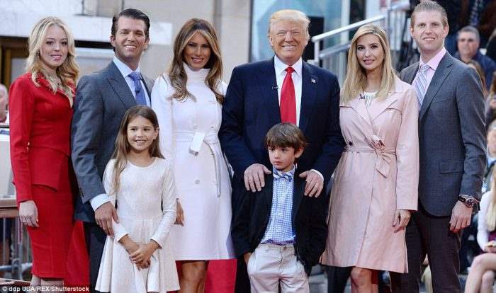 Дональд Трамп с семьей в апреле 2016 года
