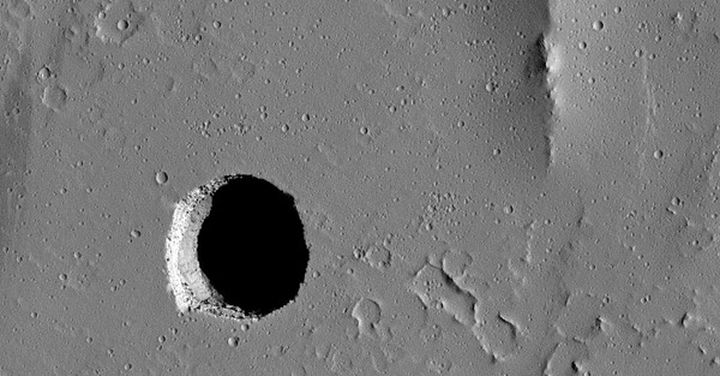 Дыра на Марсе