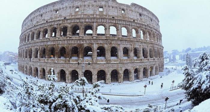 Рим снег