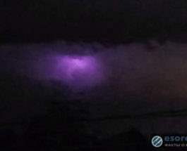 фиолетовое свечение в небе над Филиппинами