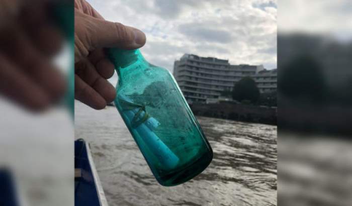бутылка в Темзе