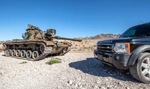 Land Rover Discovery против Танка M60 Patton