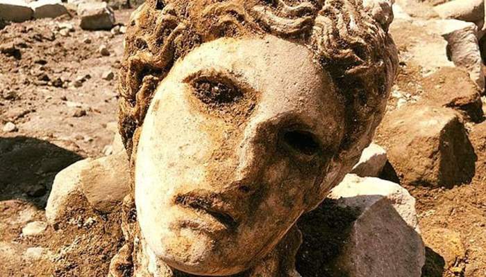 2000-летняя мраморная голова бога Диониса