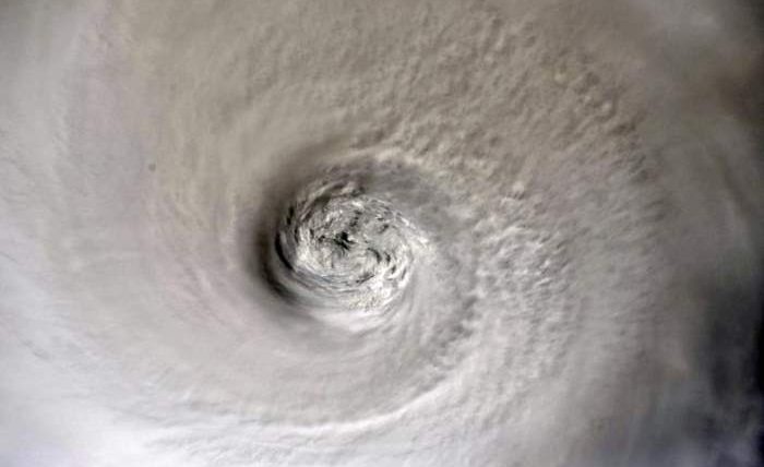 Глаз урагана «Дориан»