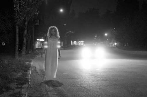 призрак на дороге