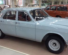 автосалон с новыми советскими автомобилями