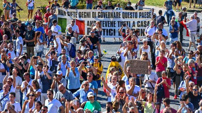 Рим,протесты,COVID,