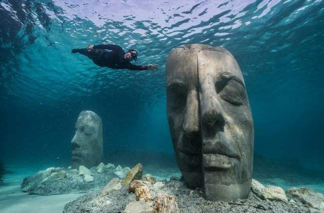 Франция, Канны, скульптуры, лица, под водой,