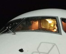 самолет стекло трещина