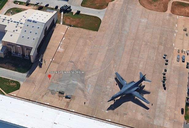 секретный самолет США, Google Earth,