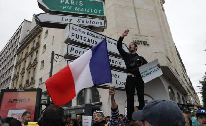 Франция, протесты, ковид,