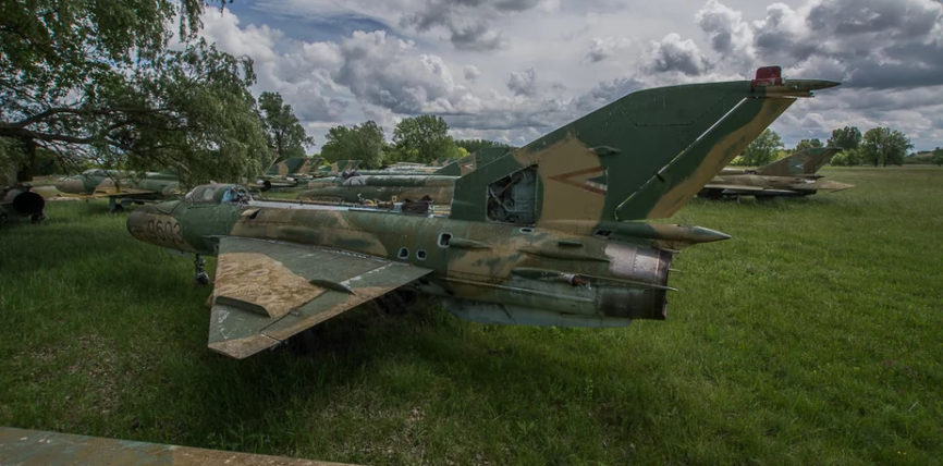 Венгрия, кладбище самолетов, МиГ-21, Су-22,