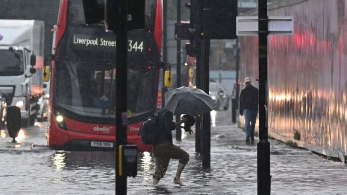 Транспортный хаос, Лондон, Великобритания, наводнение,