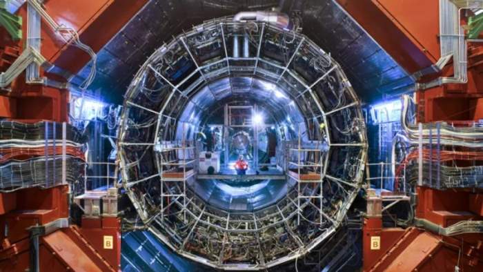 ЦЕРН, Большой адронный коллайдер,