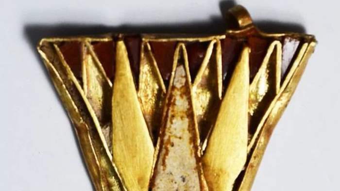 Золотые украшения, Нефертити, балтийский янтарь, Кипр,