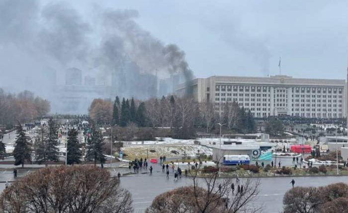 Казахстан, мэрия, поджог, Алматы, протесты,