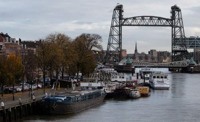 Роттердам, мост, Джеф Безос, яхта,